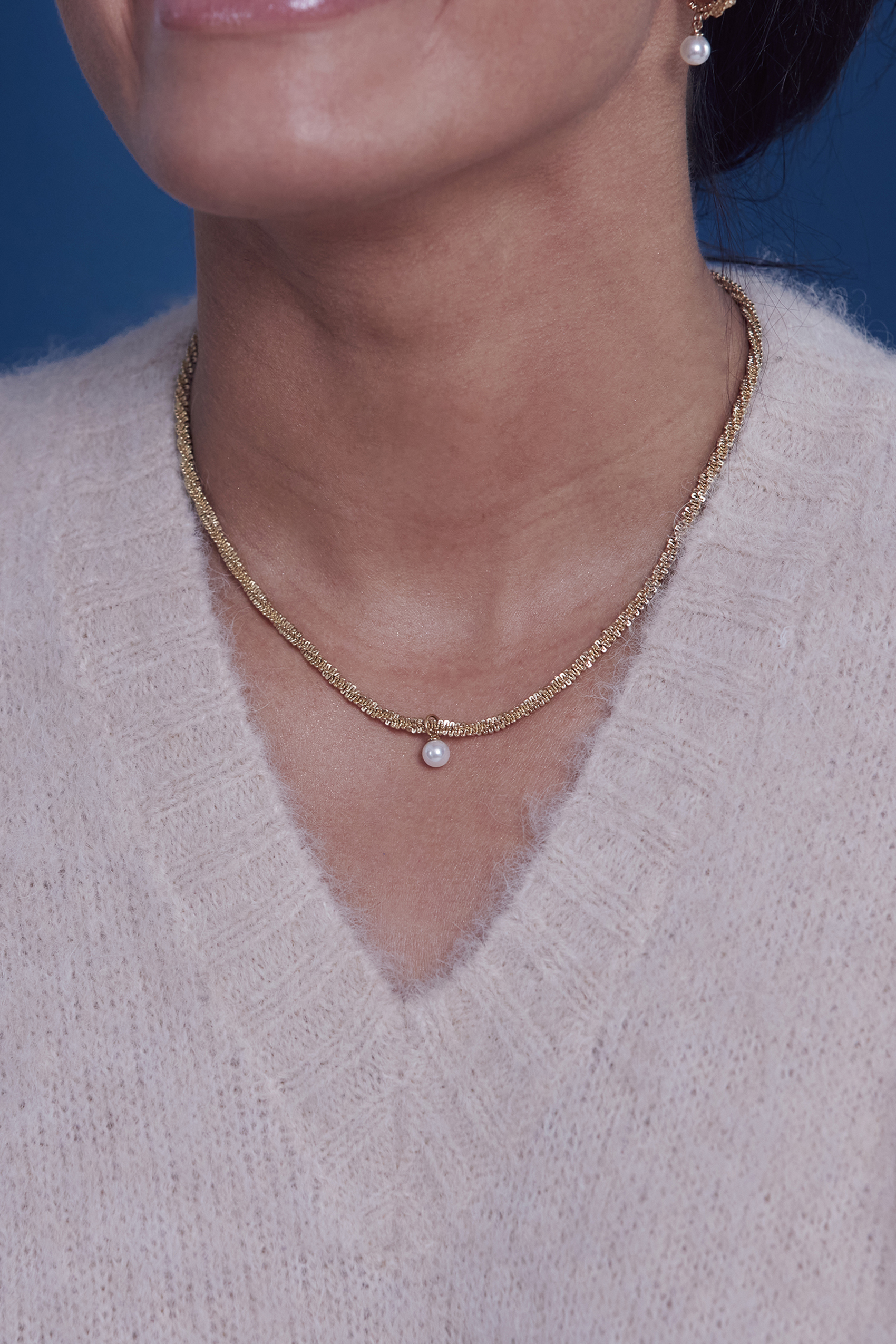 Tinsel neck pearl go
