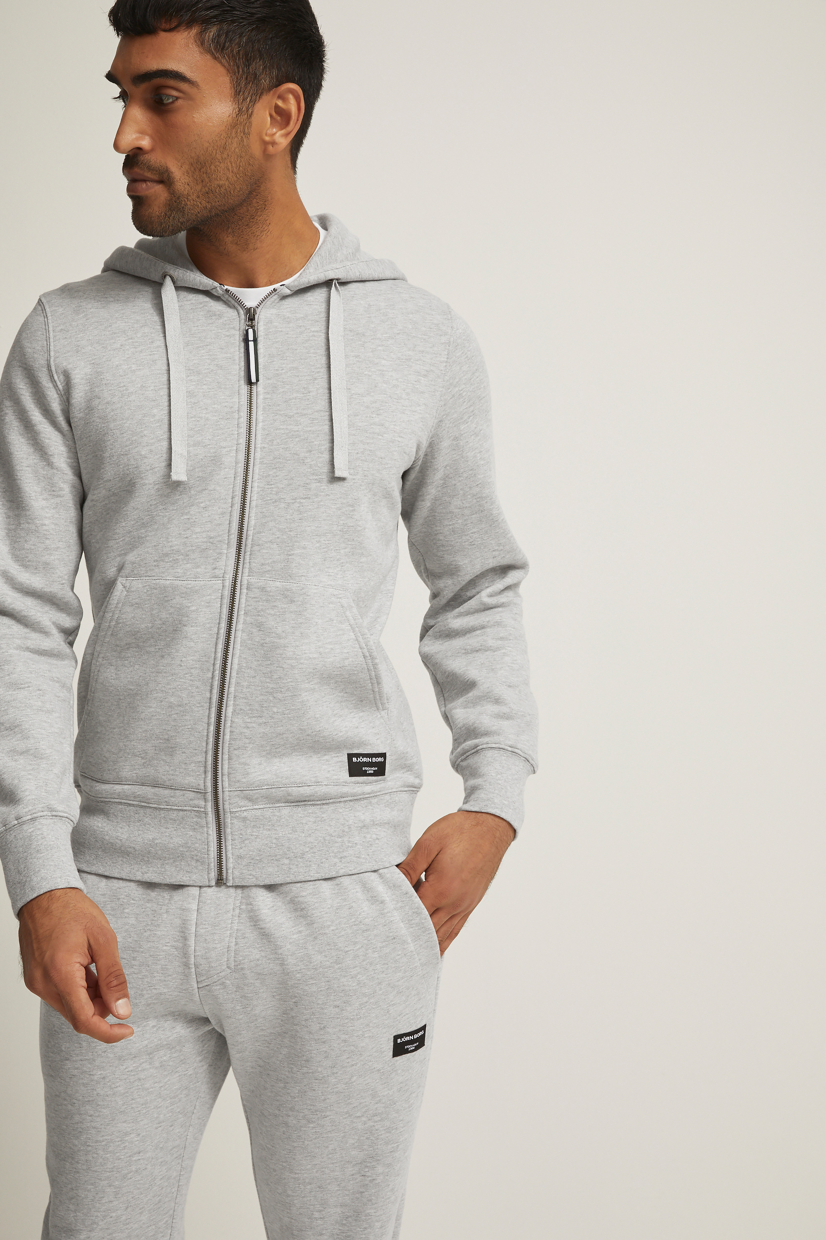 Centre zip hood