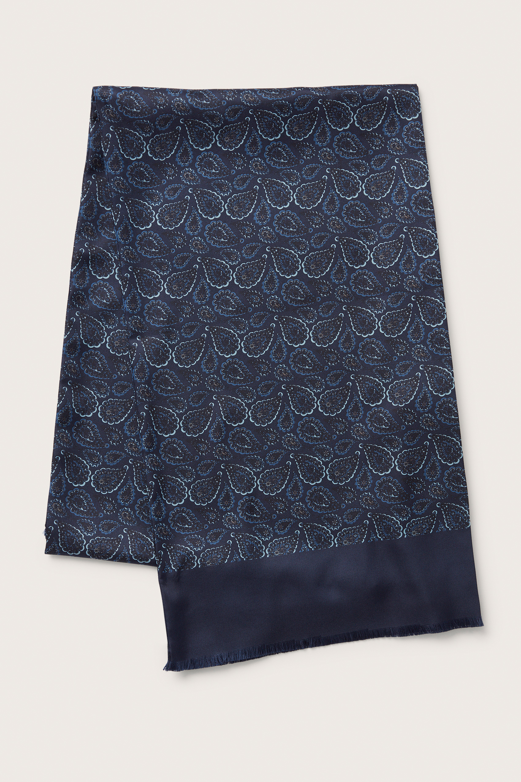 Theodor scarf
