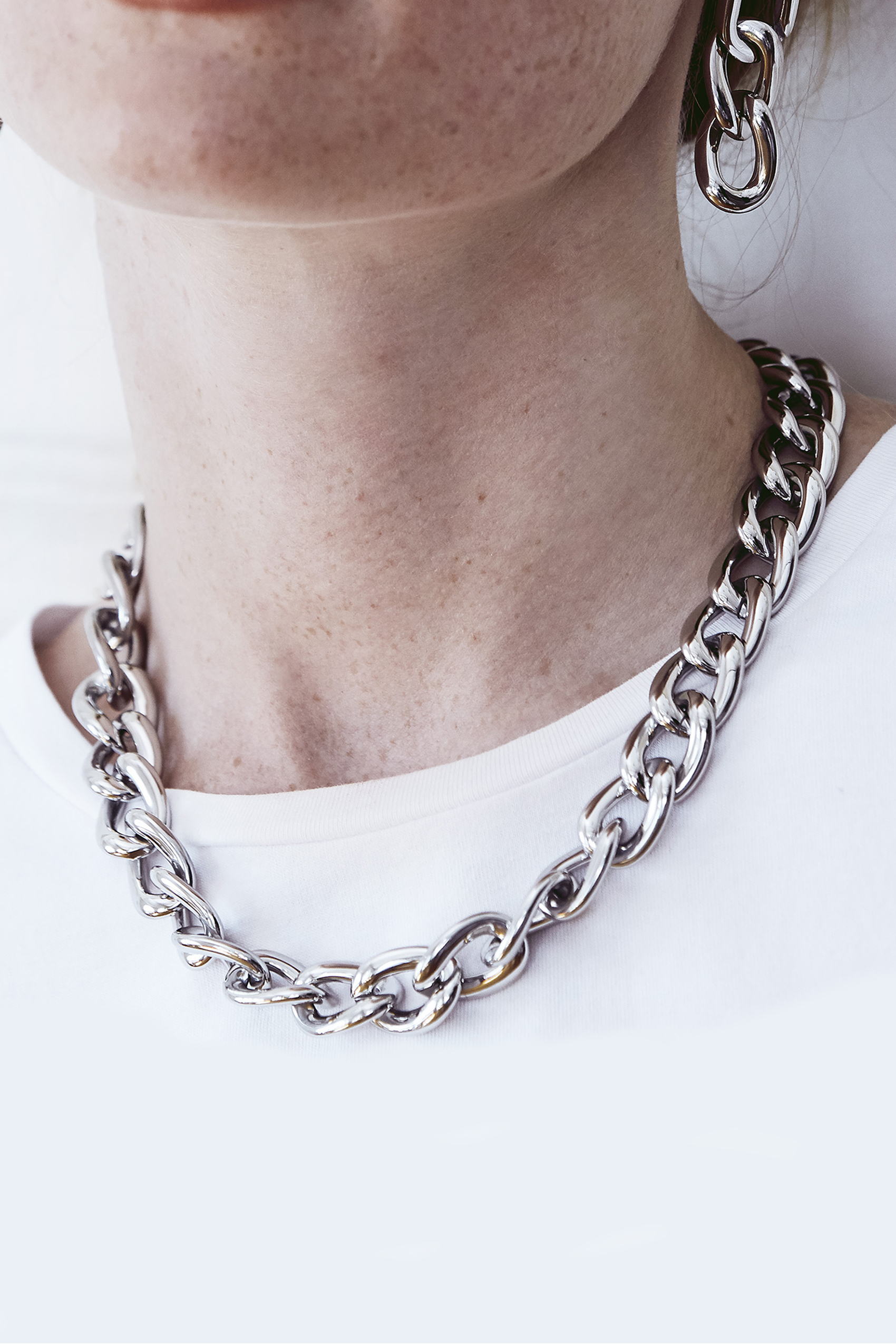 Bond necklace